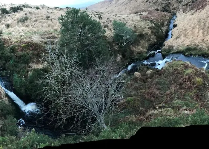 Hilltop White Gate Cross Roads