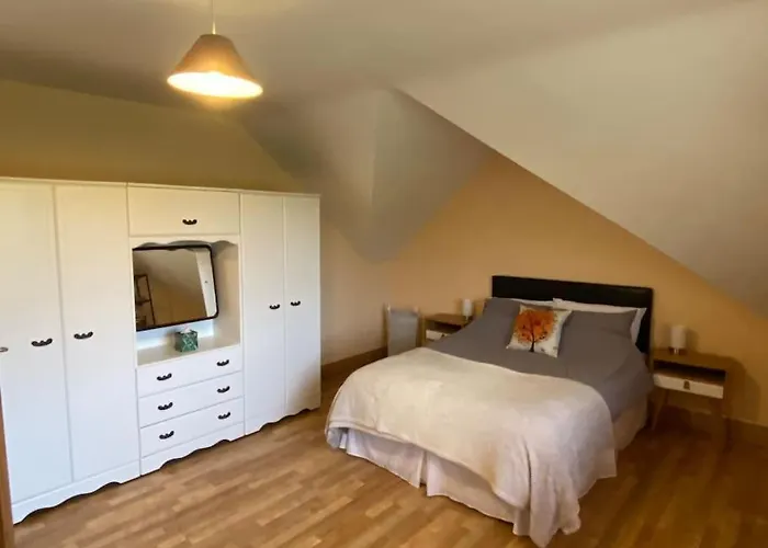 Hilltop White Gate Cross Roads