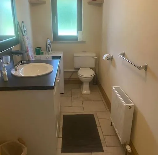 Hilltop White Gate Cross Roads